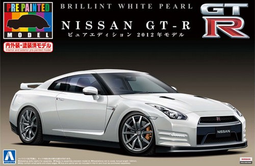 Aoshima #AO-00807 - 1/24 Pre-Paint 30 NISSAN GT-R (R35) Pure Edition 2012 (Brilliant White Pearl)