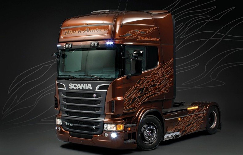 Italeri 3897 - 1/24 Show Truck Scania R730 Black Amber