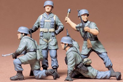 Tamiya 35012 - 1/35 German Parachuters Set