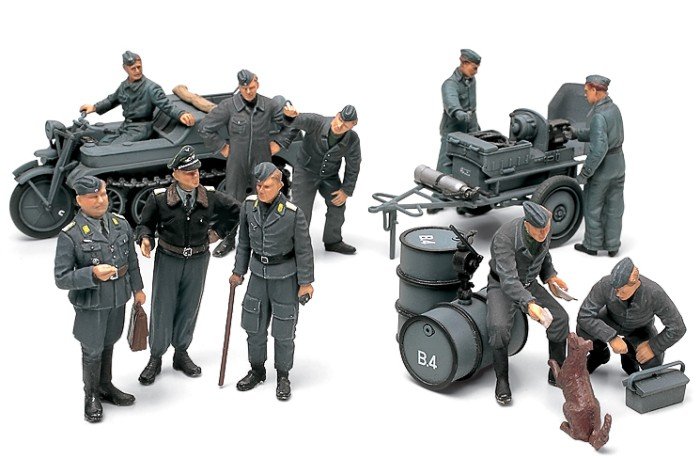 Tamiya 89768 - 1/48 German Aircraft Power Supply Unit w/Luftwaffe Crew Set